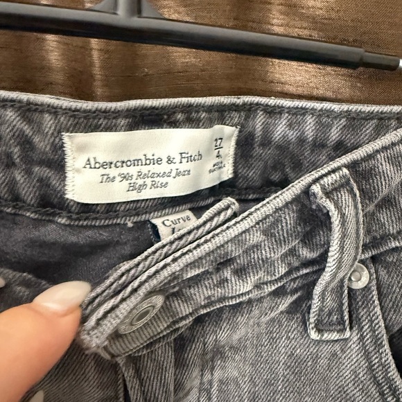 Abercrombie & Fitch Women's Straight Leg Gray Jeans 27/ 4L - Picture 2 of 6